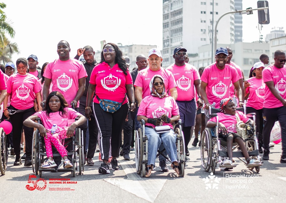 Caminhada Rosa da Administração Municipal da Ingombota